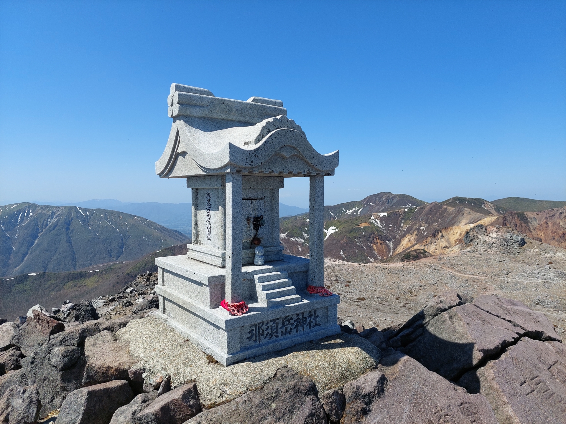 初夏の茶臼岳 秘湯の山小屋に泊まる那須旅 - 画像 (10)