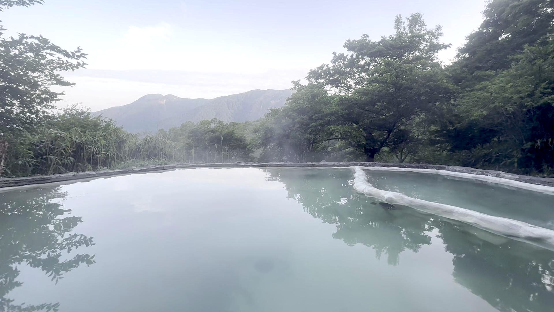 初夏の茶臼岳 秘湯の山小屋に泊まる那須旅 - 画像 (6)