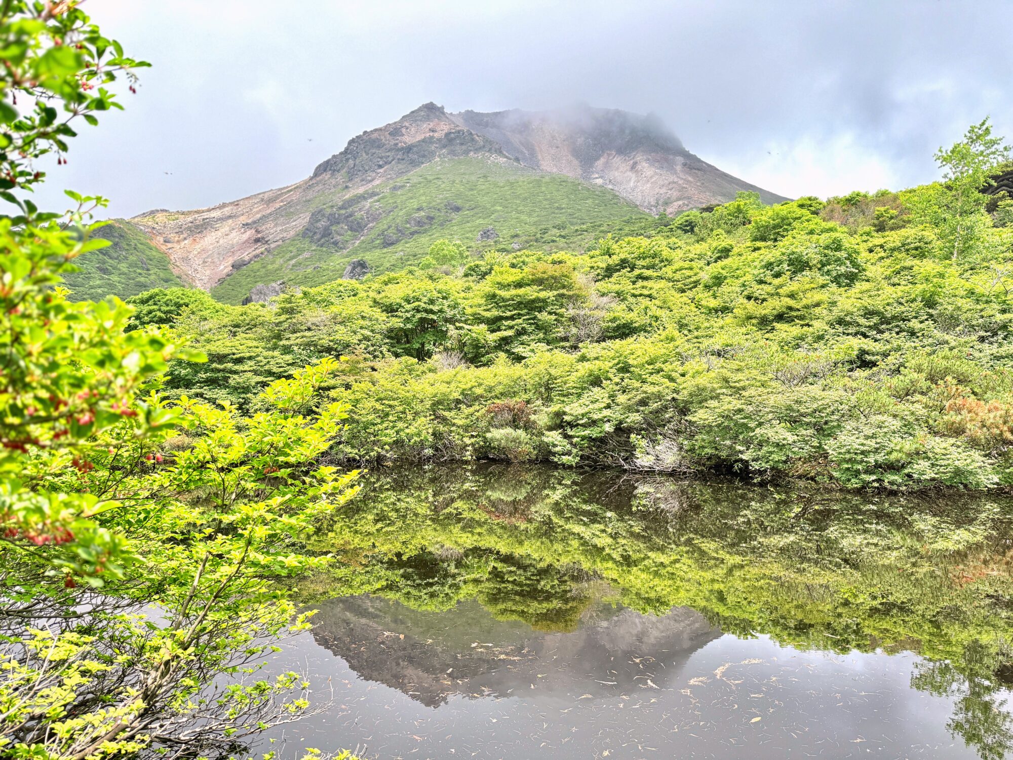 初夏の茶臼岳 秘湯の山小屋に泊まる那須旅 - 画像 (2)